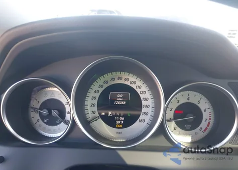 2013 Mercedes-Benz C 300 Luxury 4Matic z USA, uszkodzony, nr VIN WDDGF8AB1DF973716